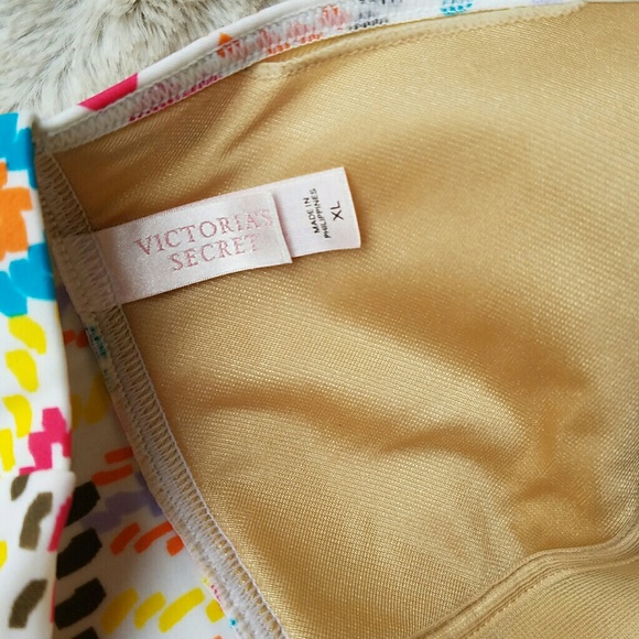 🔥🎉HOST PICK🎉🔥 Victoria's Secret Bikini Top - Picture 2 of 5